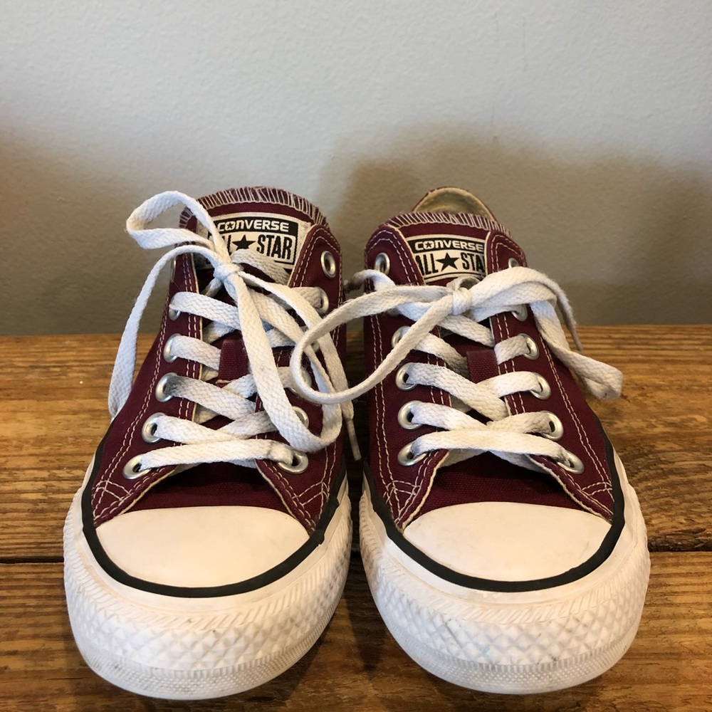 Converse Low Tops - Men’s Size 5, Women’s Size 7